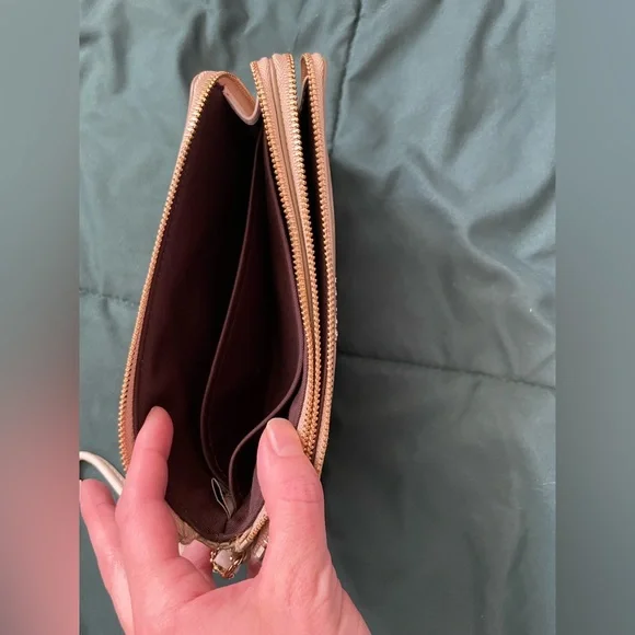 Coach Double Corner Zip Wristlet NWOT in Beige - Picture 9 of 16